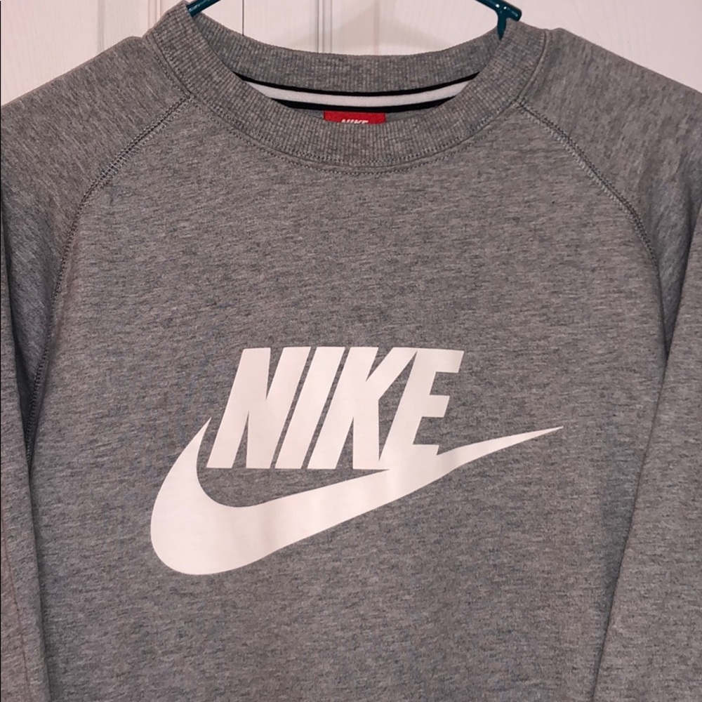 NIKE CREWNECK SWEATSHIRT SIZE LARGE